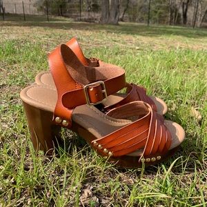 Comfort brand. Size 8. 3.75” heel.